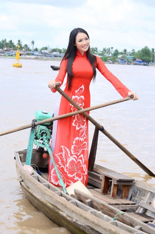 Vợ 9X của Ngô Quang Hải khoe sắc trước ngày cưới ảnh 1