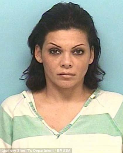 Người mẫu thoát chết nhờ ngực khổng lồ ảnh 3