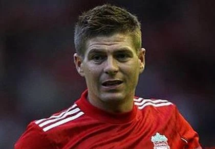 Gerrard đuổi Dalglish rời khỏi sân ảnh 1 Gerrard đuổi Dalglish rời khỏi sân ảnh 1