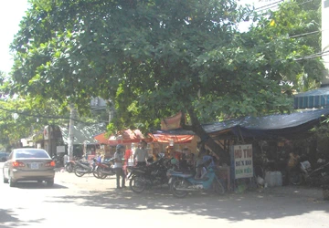 Hàng rong vây lấn cổng trường ảnh 3