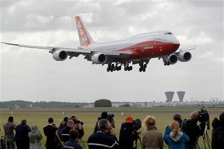 Chính thức ra mắt máy bay dài nhất thế giới ảnh 1