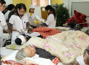 Nhập viện vì... ăn nhậu quá đà ảnh 1