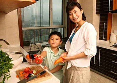 Con hư vì cha mẹ ôm đồm việc nhà ảnh 1