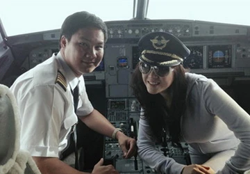 Cả tổ bay bị phạt vì Lý Nhã Kỳ ảnh 1