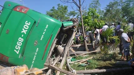 Xe khách lật, 3 người chết tại chỗ, 29 người bị thương ảnh 4