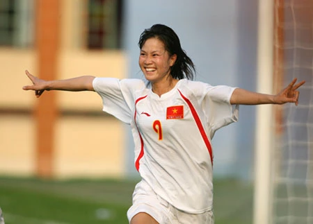 Ngọc Châm tâm sự rằng, mọi người thường bảo cô vào sân giống như con hạc vì nhanh mà không mạnh, chỉ sợ gió bay mất. Nhưng lúc cần mạnh tranh cướp bóng, cô vẫn rất mạnh mẽ.