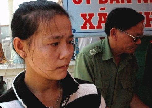 Rạch mặt bé trai 1 tuổi vì nghi "con của chồng" ảnh 1