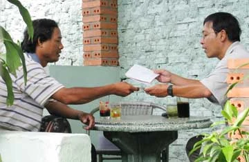 Đăng ký xe: Trăm sự nhờ “cò” ảnh 1 Đăng ký xe: Trăm sự nhờ “cò” ảnh 1