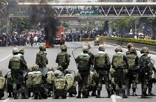 Bangkok ngày đổ máu: 16 người chết, 141 người bị thương ảnh 4
