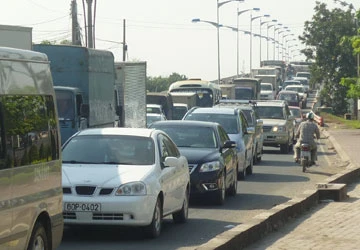 Ùn ùn về quê, tảo mộ gây ùn ứ giao thông ảnh 2