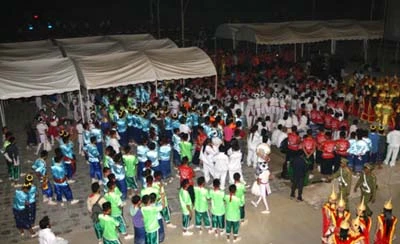 Khai mạc SEA Games 25 nhìn từ... phía "đằng sau" ảnh 9