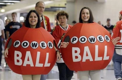 Người Mỹ "phát sốt" với giải xổ số 600 triệu USD ảnh 1