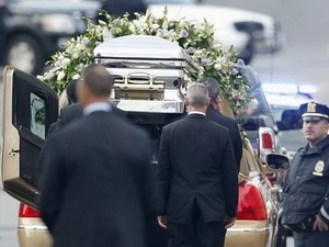 Chồng cũ Whitney Houston bị đề nghị rời tang lễ ảnh 1