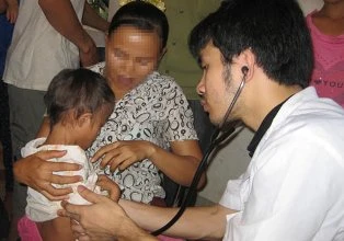 Trẻ cũng mắc bệnh “người lớn” ảnh 1