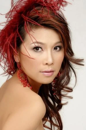 Ca sỹ Khánh Ngọc.