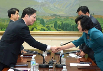 Ngày 12-6, hai miền Triều Tiên hội đàm ảnh 1
