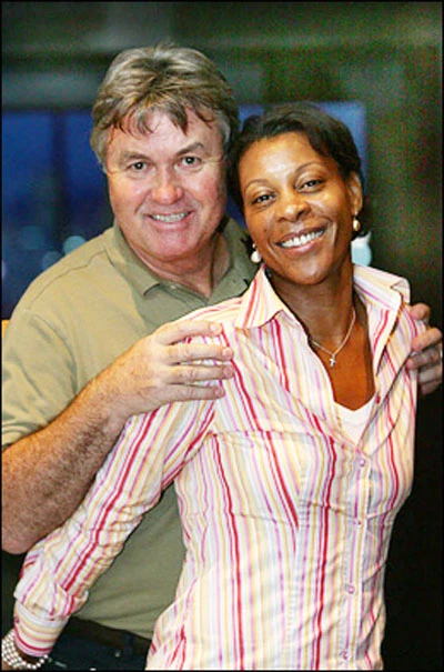 Guus Hiddink và bạn gái Elizabeth.