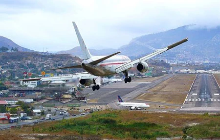 Công ty bay dịch vụ hàng không Vasco phải huỷ chuyến hàng loạt vì máy bay liên tiếp bị sự cố. Ảnh: vasco.com.vn.