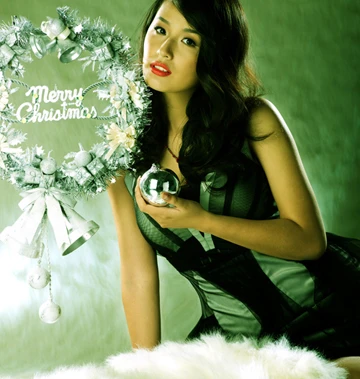 Mai Phương Thúy gợi cảm đón Noel ảnh 4