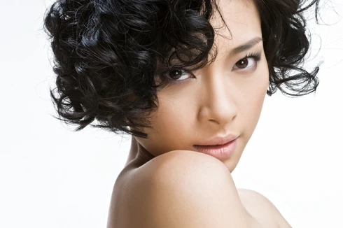 Ngô Thanh Vân ấn tượng với tóc xoăn ảnh 2