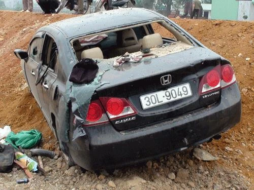 Chiếc xe Civic dính máu sau cuộc rượt đuổi ảnh 6