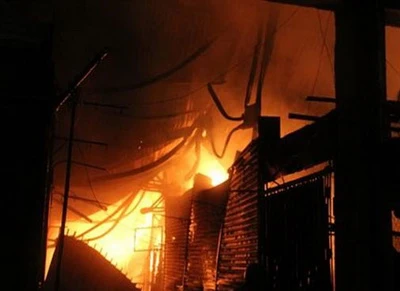 Hiện trường vụ cháy chợ Vinh ảnh 1