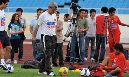 Chùm ảnh: Ngày làm việc cật lực của thầy Tô ảnh 9