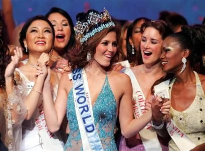 Hoa hậu Nguyễn Thị Huyền đứng thứ 11 tại cuộc thi Miss World 2004.