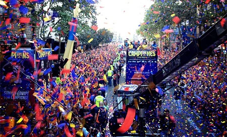 Barcelona ăn mừng chức vô địch La Liga thứ 22 trong lịch sử ảnh 11