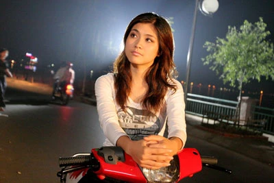 Bích Huyền tạm xa rời màn ảnh để theo học tiếp viên hàng không?