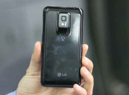 Mở hộp "siêu phẩm" LG Optimus 2X ở Việt Nam ảnh 4