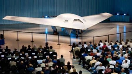 Boeing ra mắt máy bay tàng hình không người lái ảnh 2