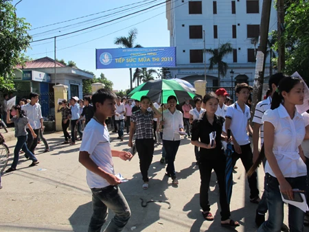 Đề môn Hóa nhẹ nhàng hơn Toán, Lý ảnh 5