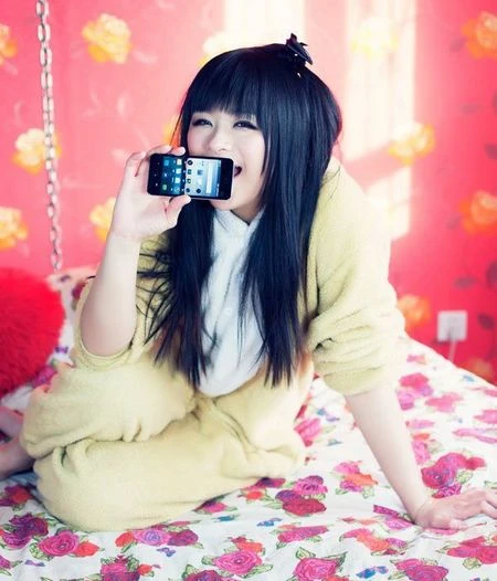 Meizu MX “câu khách” bằng chân dài ảnh 1