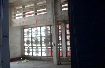 Phát hiện người đàn ông treo cổ trên tầng 2 chợ Ga Vinh ảnh 1