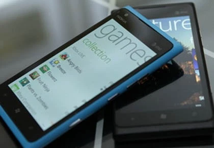 Amazon bán Nokia Lumia 900 với giá chỉ hơn 200 ngàn đồng ảnh 1