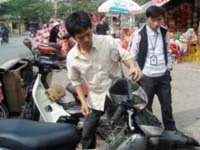 Anh Thảo phải bỏ làm để đi tu dưỡng xe Anh Thảo phải bỏ làm để đi tu dưỡng xe
