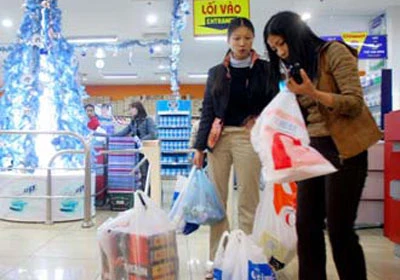 84% người được khảo sát đồng ý rằng Tết là dịp đặc biệt nhưng tốn kém, đòi hỏi họ phải có kế hoạch tài chính và chi tiêu - Ảnh: Việt Tuấn 84% người được khảo sát đồng ý rằng Tết là dịp đặc biệt nhưng tốn kém, đòi hỏi họ phải có kế hoạch tài chính và chi tiêu - Ảnh: Việt Tuấn