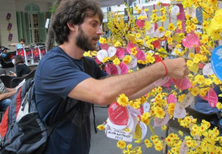 Tham quan "không gian cà phê sách" và nhận quà hấp dẫn ảnh 1 Tham quan "không gian cà phê sách" và nhận quà hấp dẫn ảnh 1