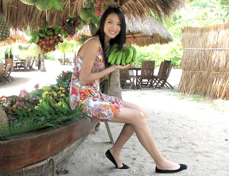 Hoa hậu Trương Tử Lâm trên bãi biển Nha Trang trong chuyến thăm Việt Nam hồi tháng 7. Ảnh: Nhiêu Huy. Hoa hậu Trương Tử Lâm trên bãi biển Nha Trang trong chuyến thăm Việt Nam hồi tháng 7. Ảnh: Nhiêu Huy.