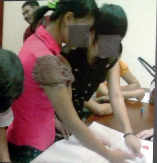 Bị lừa bán, thiếu nữ phải 'tiếp' 18 khách mỗi ngày ảnh 2 Bị lừa bán, thiếu nữ phải 'tiếp' 18 khách mỗi ngày ảnh 2