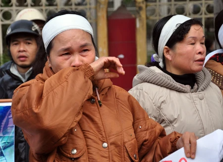 Chùm ảnh: Xét xử sát thủ Lê Văn Luyện ảnh 16