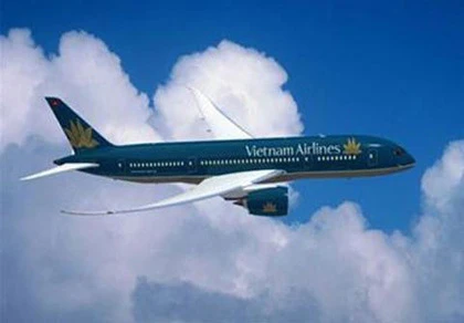 Khách tự mở cửa máy bay để xuống cho dễ ảnh 1