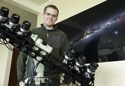 Toàn bộ bầu trời đêm từ 37.440 bức ảnh phơi sáng ảnh 2