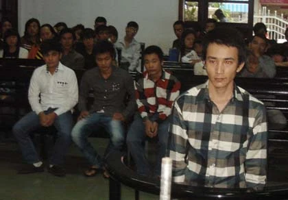 Sau đá gà người “đá” nhau, kẻ thương tích người vào tù ảnh 1