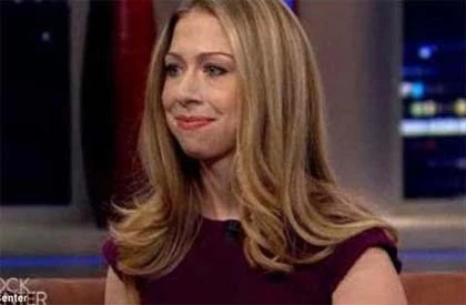 Con gái nhà Bush và Clinton "đấu" trên truyền thông ảnh 2