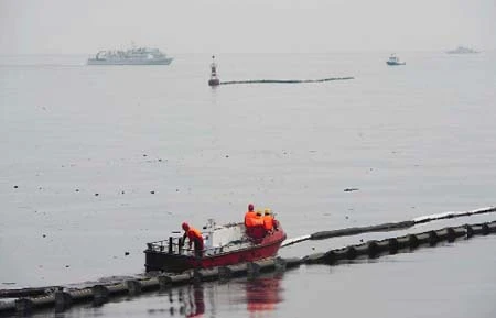 Thảm họa tràn dầu ở Trung Quốc ảnh 15