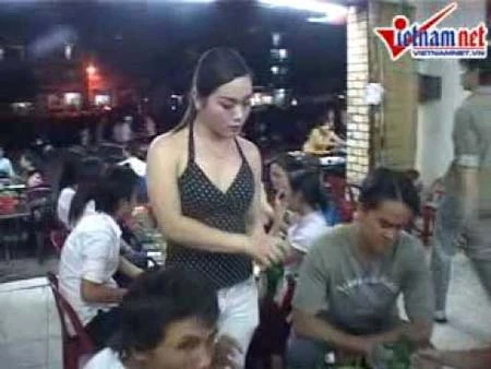 Bài 2: Chợ tình "gay" và những cảnh quái gở ảnh 4 Bài 2: Chợ tình "gay" và những cảnh quái gở ảnh 4