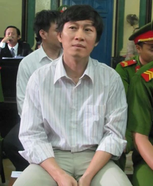 Trực tiếp phiên xử Hoàng Khương- phần 3: Hoàng Khương bị xử 4 năm tù giam ảnh 2 Trực tiếp phiên xử Hoàng Khương- phần 3: Hoàng Khương bị xử 4 năm tù giam ảnh 2