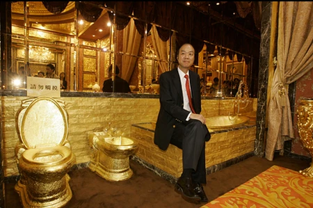 Khách sạn có bồn tắm, bồn cầu bằng vàng nguyên chất ảnh 12